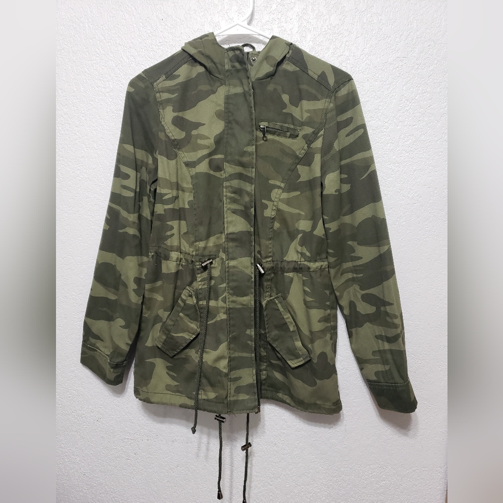 Outer Edge Camouflage Women's Hooded Jacket